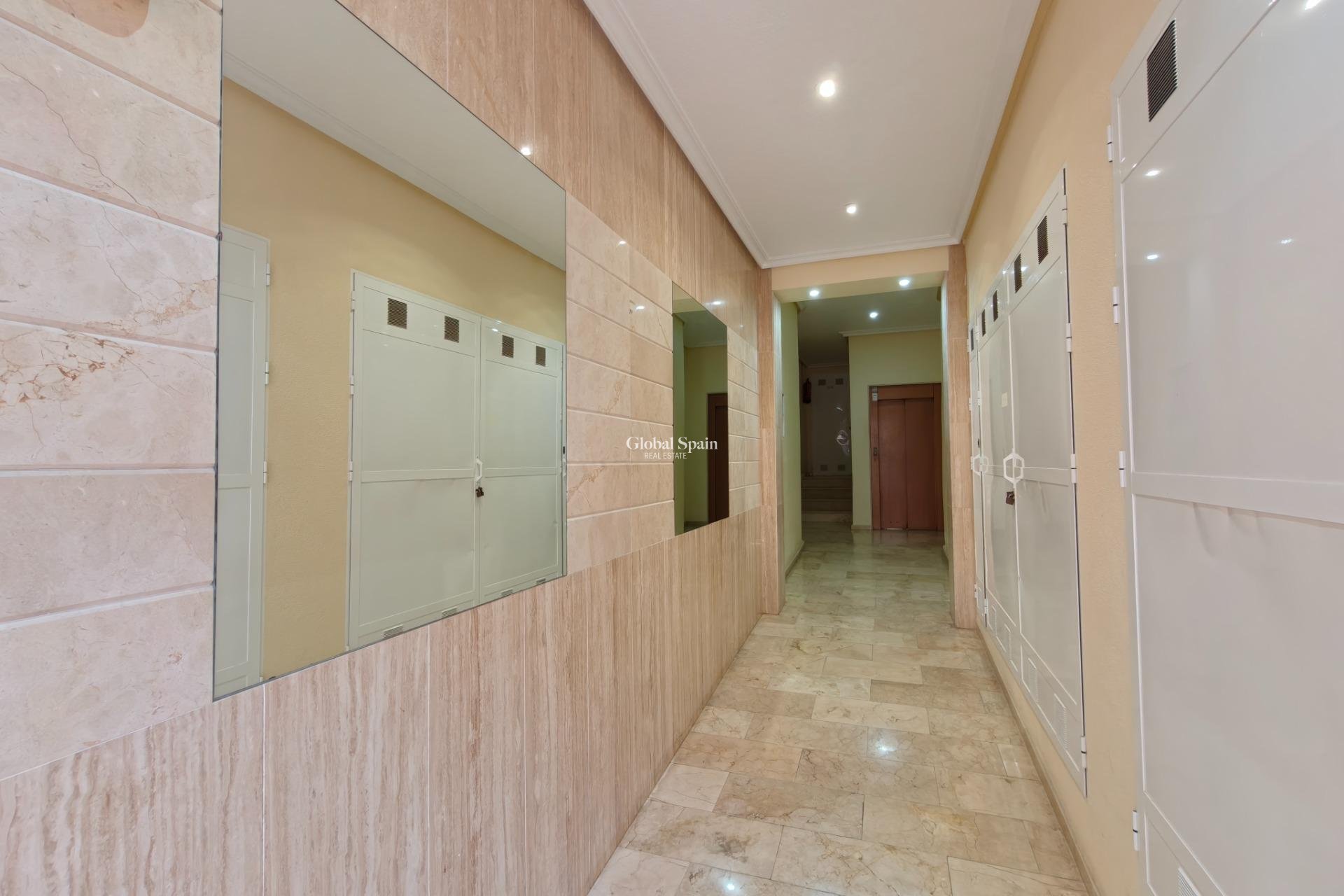 Wederverkoop - APPARTEMENT -
TORREVIEJA - Playa del Cura