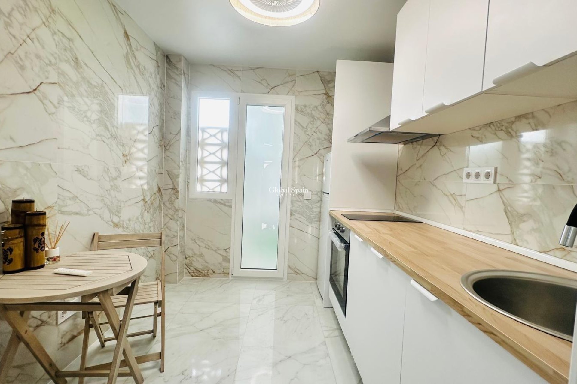 Wederverkoop - APPARTEMENT -
TORREVIEJA - Playa del Cura