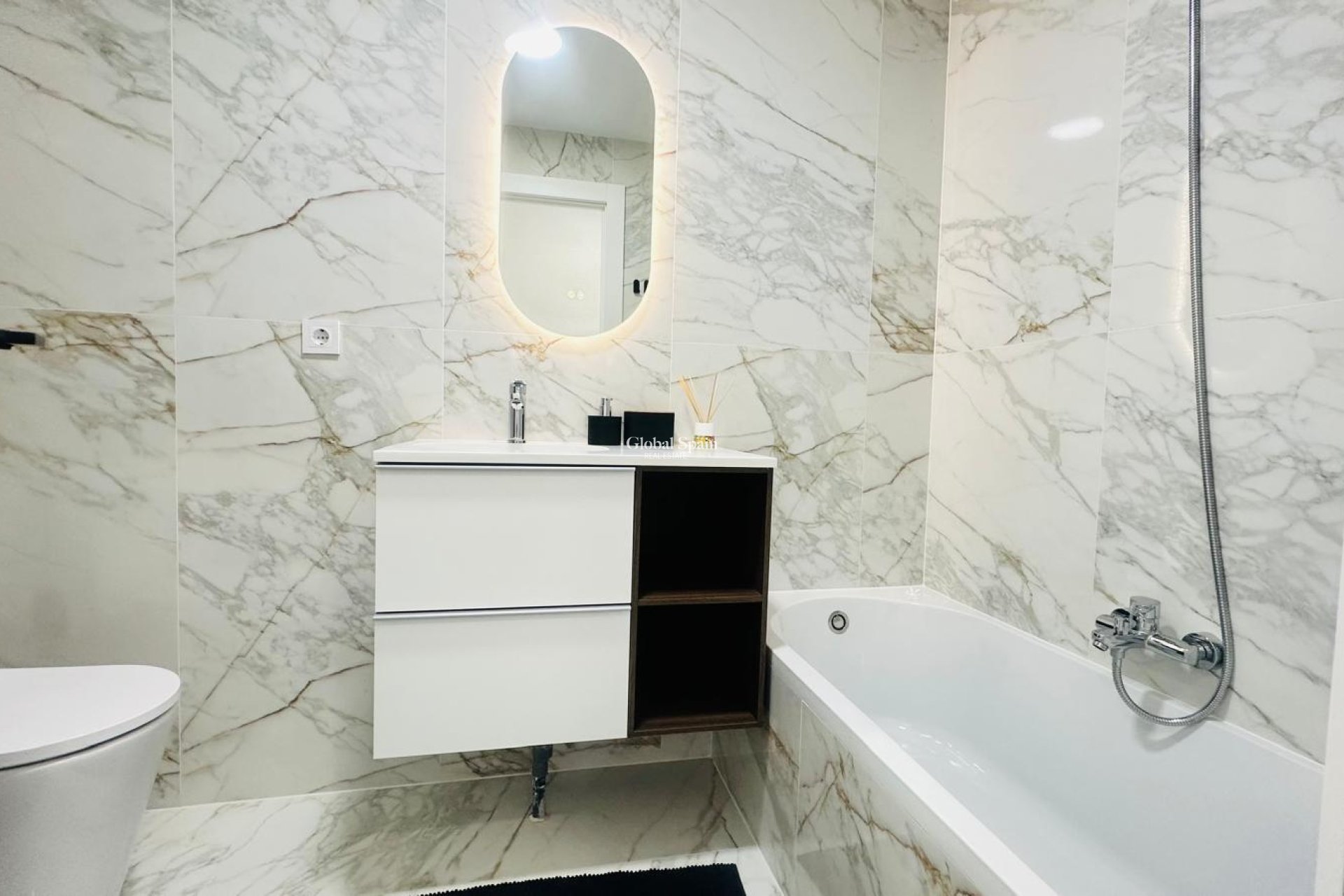 Wederverkoop - APPARTEMENT -
TORREVIEJA - Playa del Cura