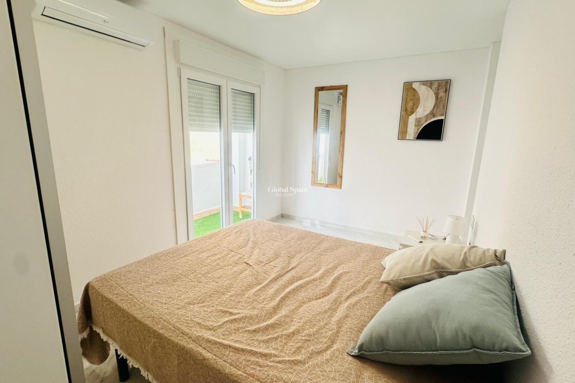 Wederverkoop - APPARTEMENT -
TORREVIEJA - Playa del Cura