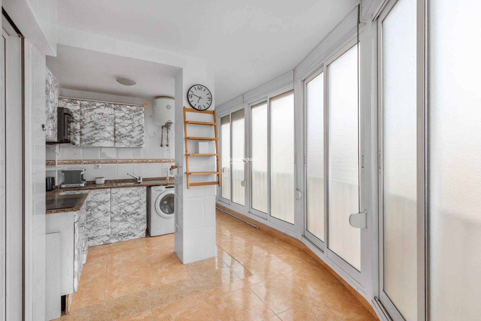 Wederverkoop - APPARTEMENT -
TORREVIEJA - Playa del cura