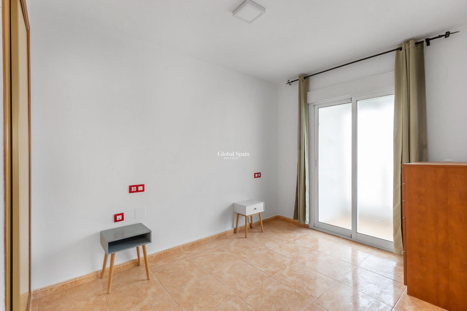 Wederverkoop - APPARTEMENT -
TORREVIEJA - Playa del cura