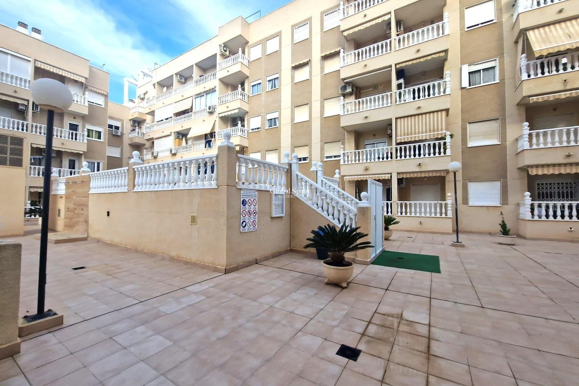 Wederverkoop - APPARTEMENT -
TORREVIEJA - Playa del Cura