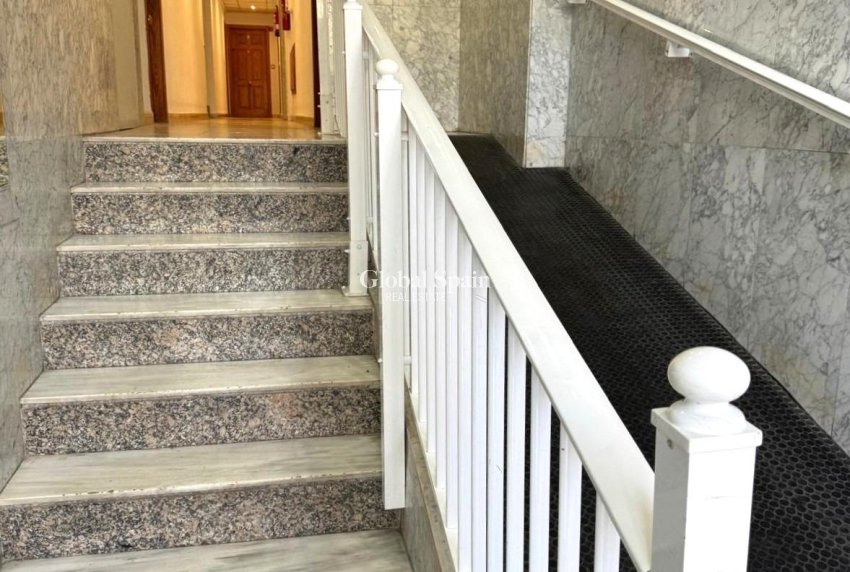 Wederverkoop - APPARTEMENT -
TORREVIEJA - Playa del Cura