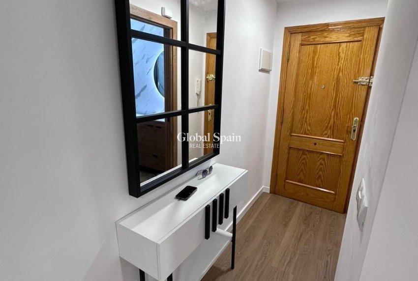 Wederverkoop - APPARTEMENT -
TORREVIEJA - Playa del Cura