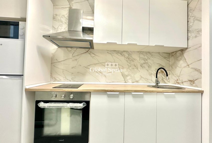 Wederverkoop - APPARTEMENT -
TORREVIEJA - Playa del Cura