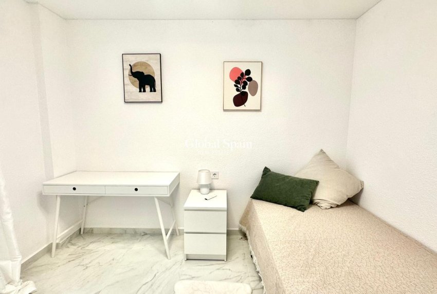 Wederverkoop - APPARTEMENT -
TORREVIEJA - Playa del Cura