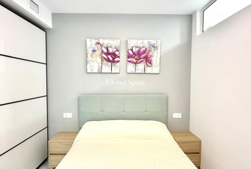 Wederverkoop - APPARTEMENT -
TORREVIEJA - Playa del Cura