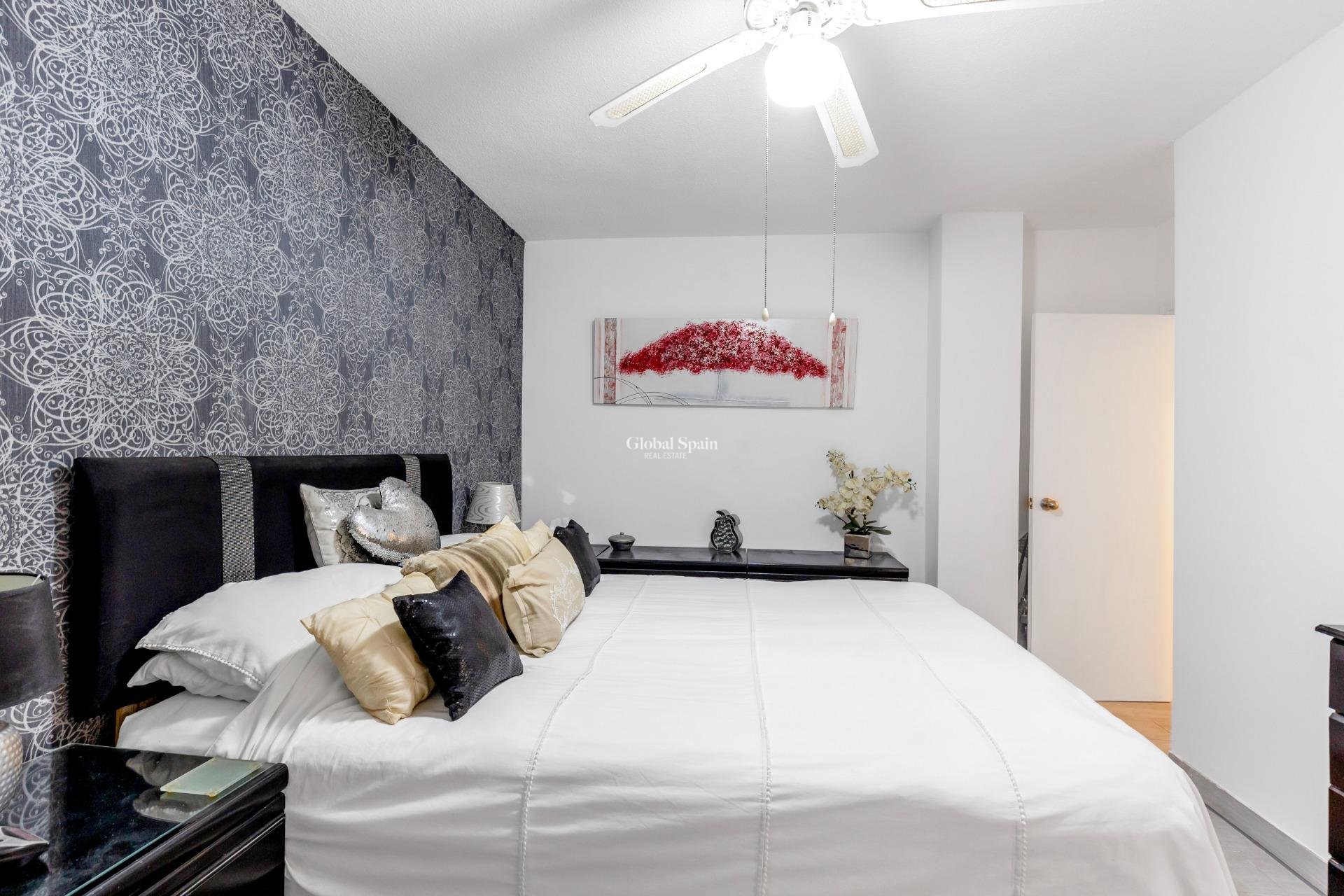 Wederverkoop - APPARTEMENT -
TORREVIEJA - Playa del Cura