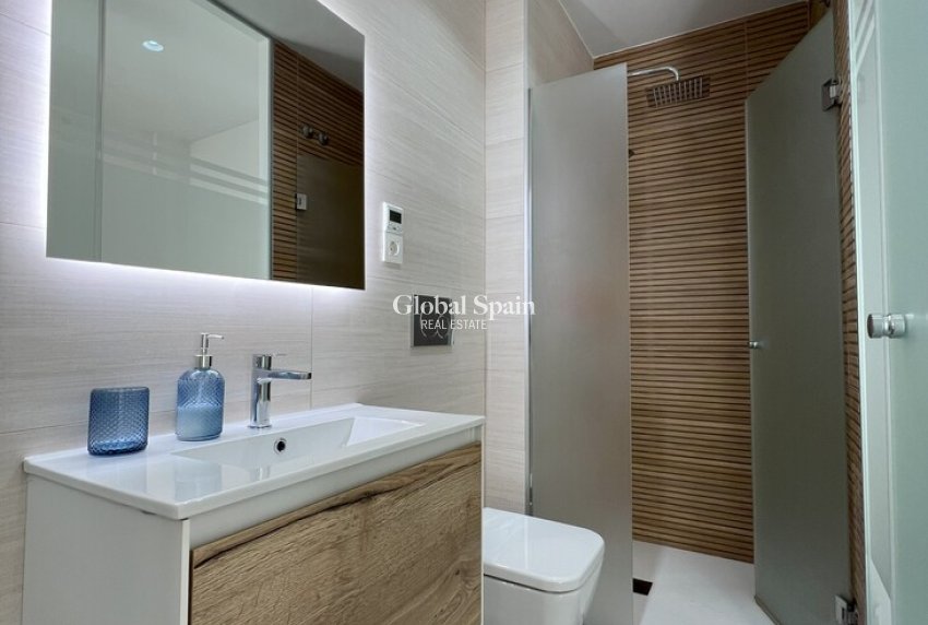 Wederverkoop - APPARTEMENT -
TORREVIEJA - Playa del Cura