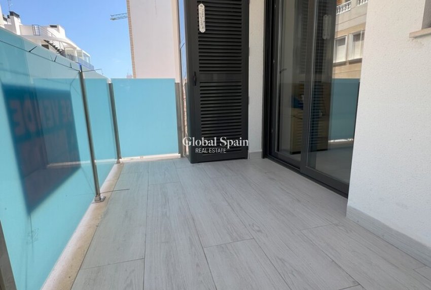 Wederverkoop - APPARTEMENT -
TORREVIEJA - Playa del Cura