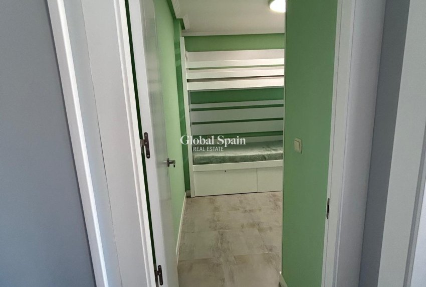 Wederverkoop - APPARTEMENT -
TORREVIEJA - Playa del Cura