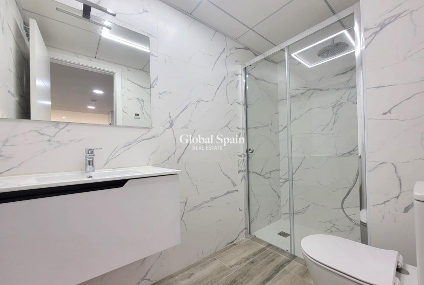 Wederverkoop - APPARTEMENT -
TORREVIEJA - Playa del Cura