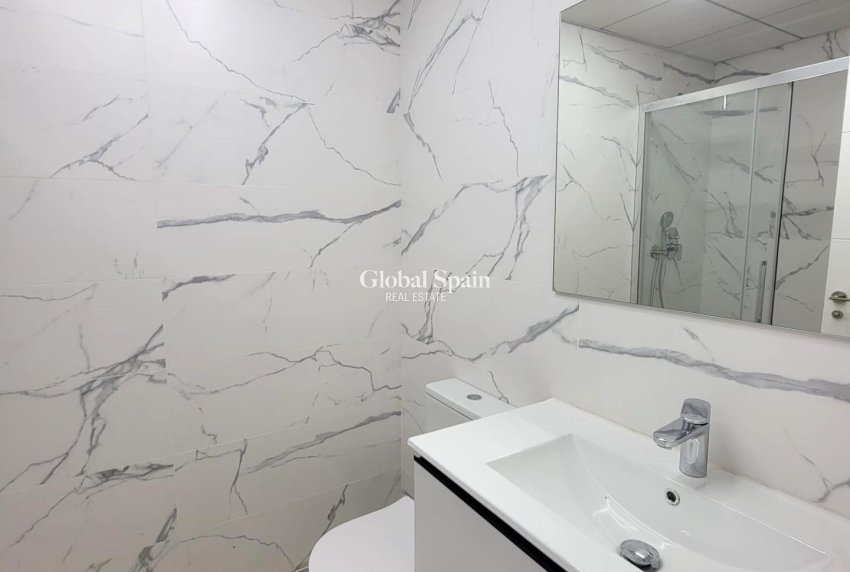 Wederverkoop - APPARTEMENT -
TORREVIEJA - Playa del Cura