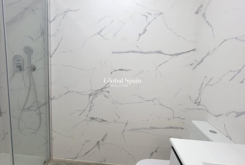 Wederverkoop - APPARTEMENT -
TORREVIEJA - Playa del Cura