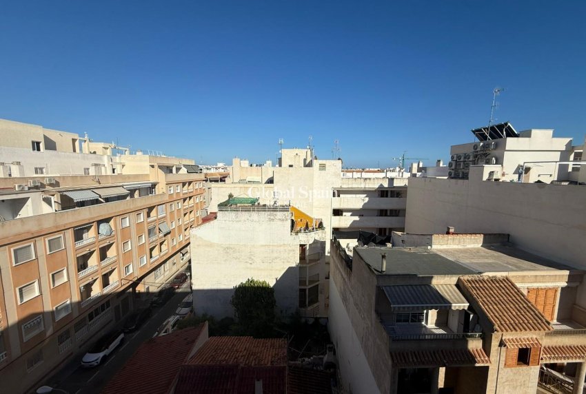 Wederverkoop - APPARTEMENT -
TORREVIEJA - Playa del Cura