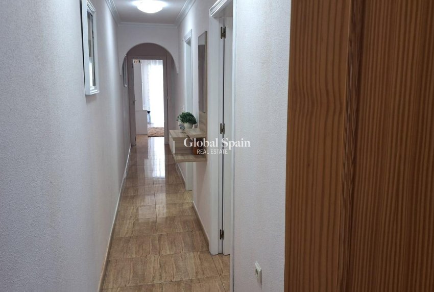 Wederverkoop - APPARTEMENT -
TORREVIEJA - Playa del Cura