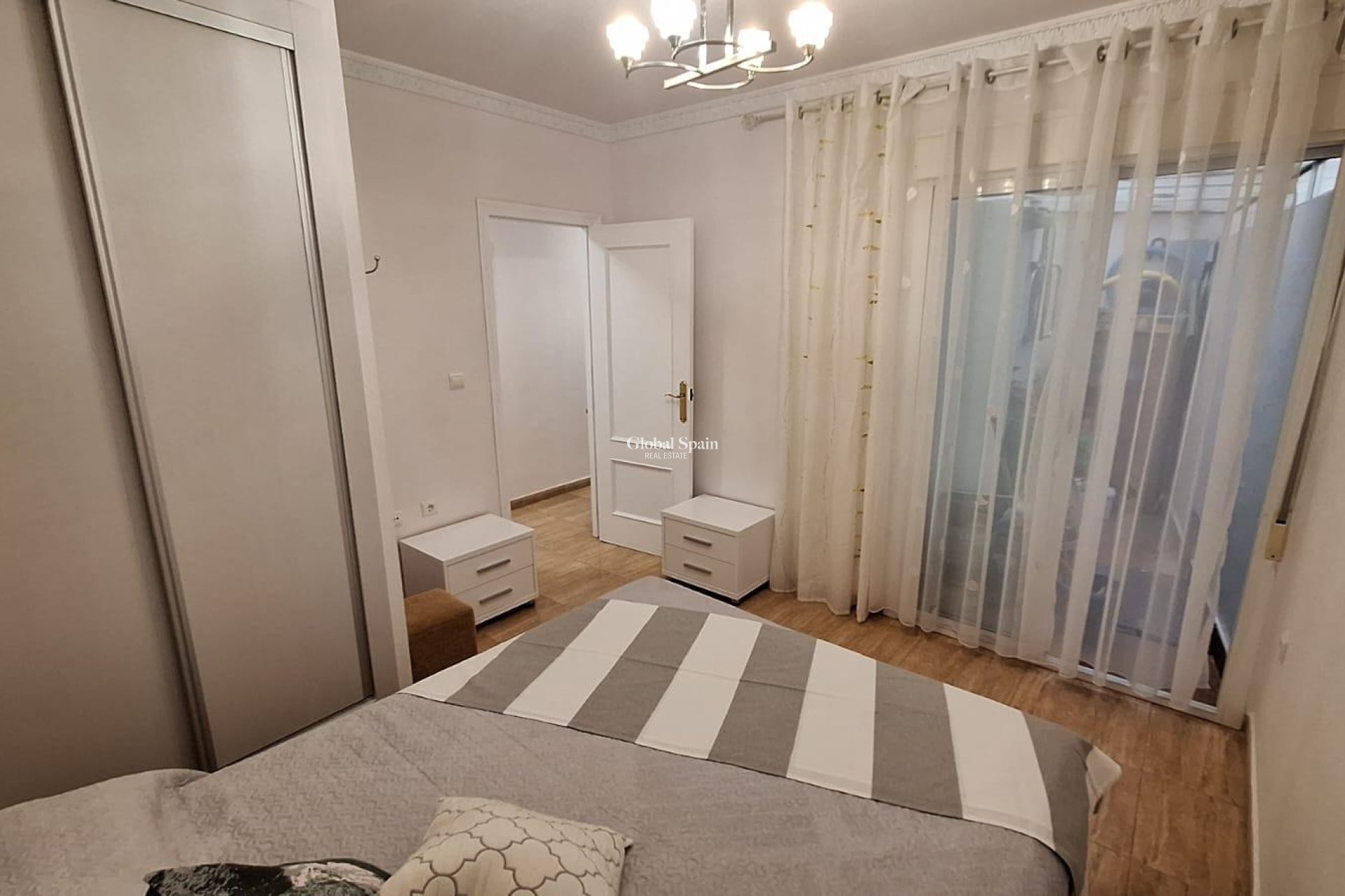 Wederverkoop - APPARTEMENT -
TORREVIEJA - Playa del Cura