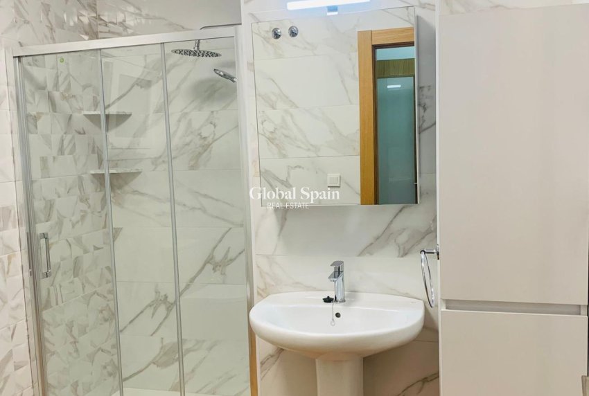 Wederverkoop - APPARTEMENT -
TORREVIEJA - Playa del Cura