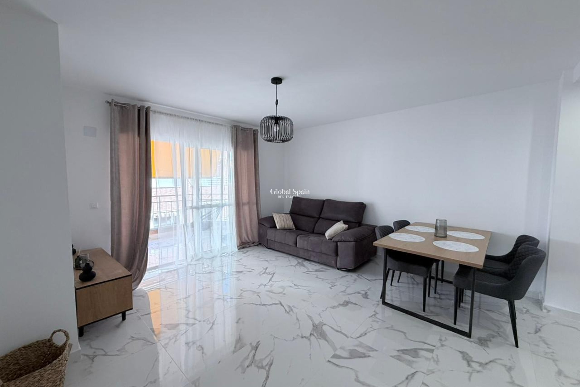 Wederverkoop - APPARTEMENT -
TORREVIEJA - Playa del cura