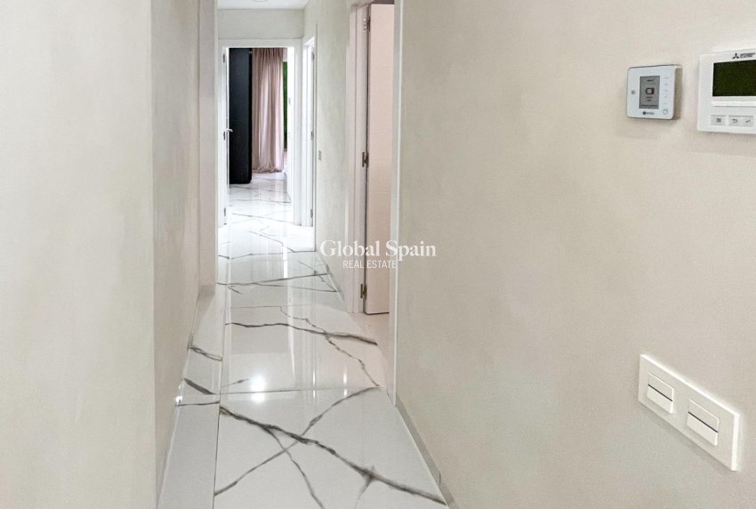 Wederverkoop - APPARTEMENT -
TORREVIEJA - Playa del Cura