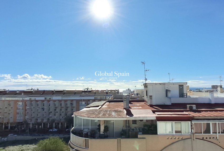 Wederverkoop - APPARTEMENT -
TORREVIEJA - Playa del Cura