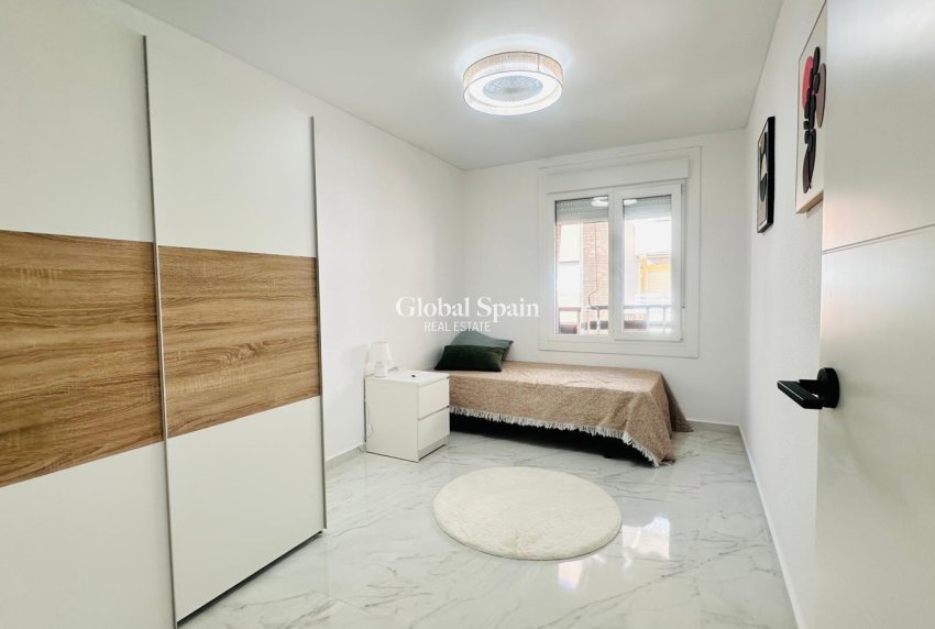 Wederverkoop - APPARTEMENT -
TORREVIEJA - Playa del Cura