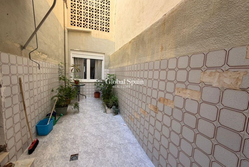 Wederverkoop - APPARTEMENT -
TORREVIEJA - Playa del Cura