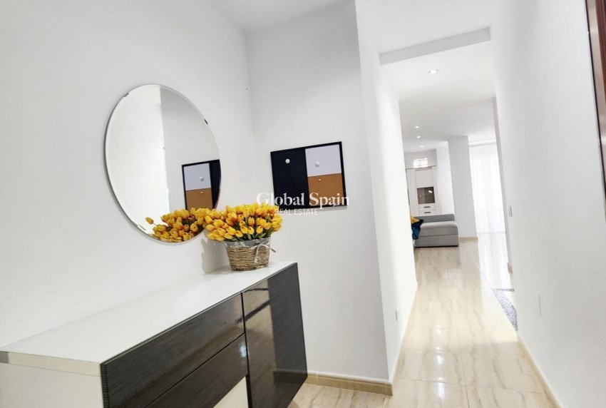 Wederverkoop - APPARTEMENT -
TORREVIEJA - Playa del Cura