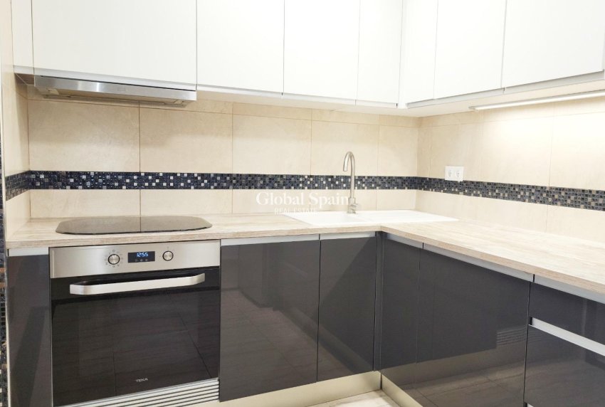 Wederverkoop - APPARTEMENT -
TORREVIEJA - Playa del Cura