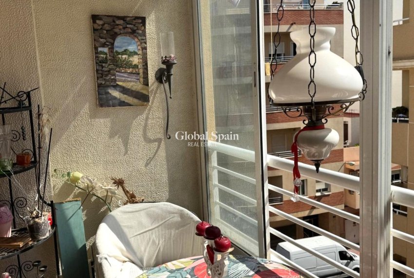 Wederverkoop - APPARTEMENT -
TORREVIEJA - Playa del Cura