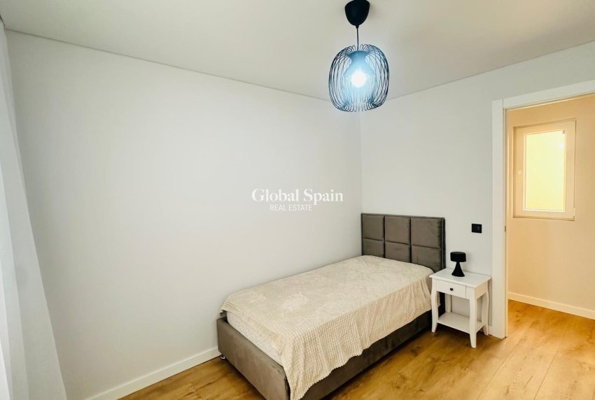 Wederverkoop - APPARTEMENT -
TORREVIEJA - Playa del Cura