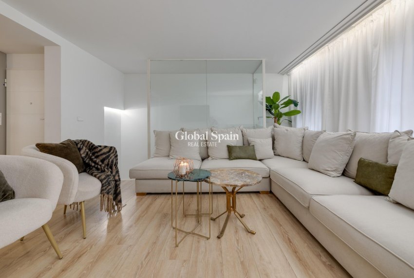 Wederverkoop - APPARTEMENT -
TORREVIEJA - Playa del Cura