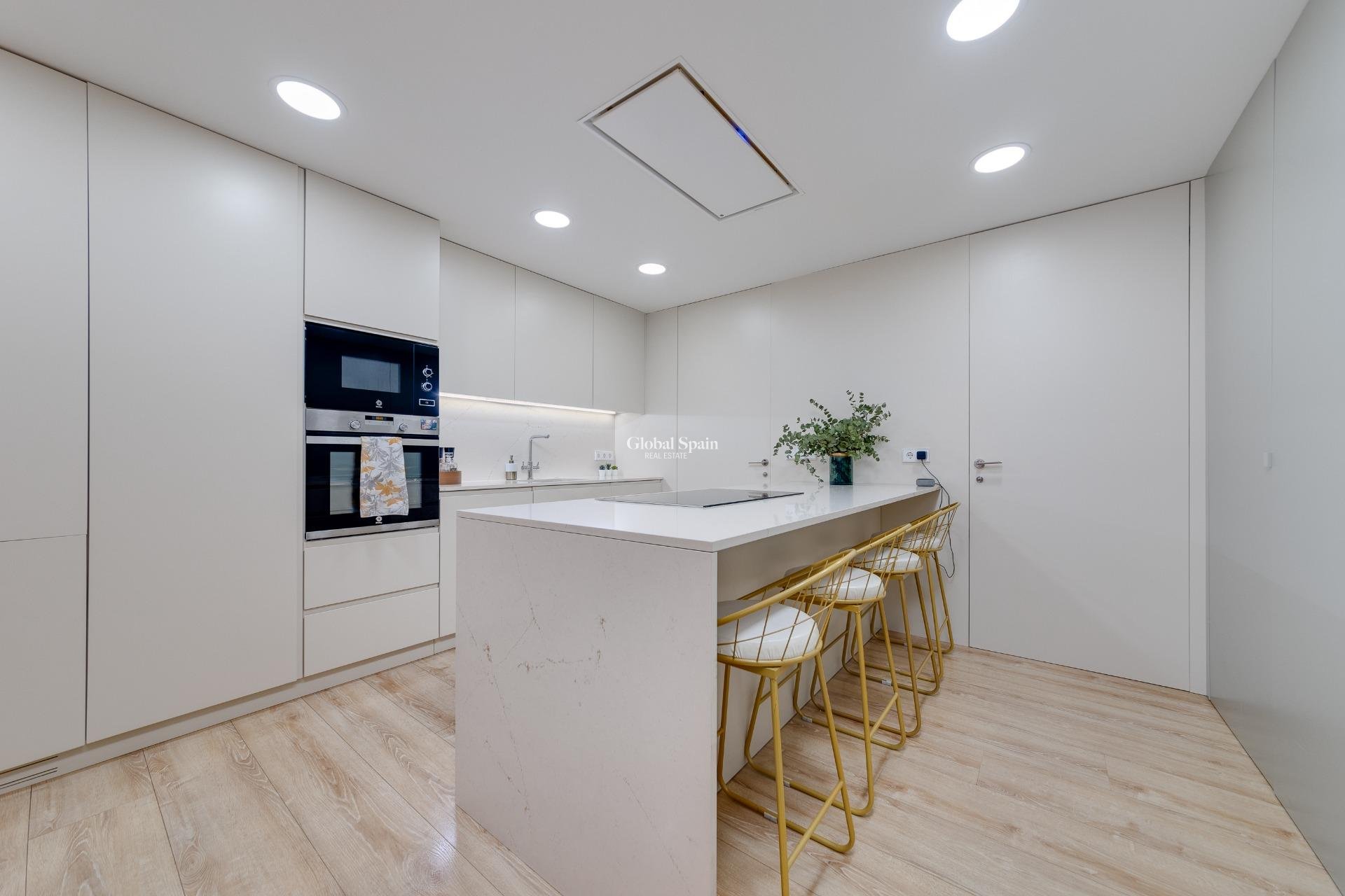 Wederverkoop - APPARTEMENT -
TORREVIEJA - Playa del Cura