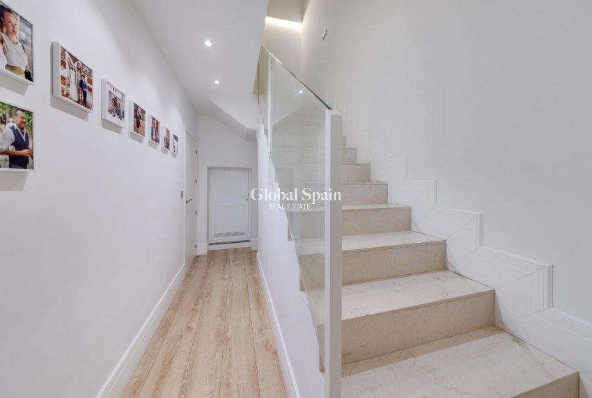 Wederverkoop - APPARTEMENT -
TORREVIEJA - Playa del Cura