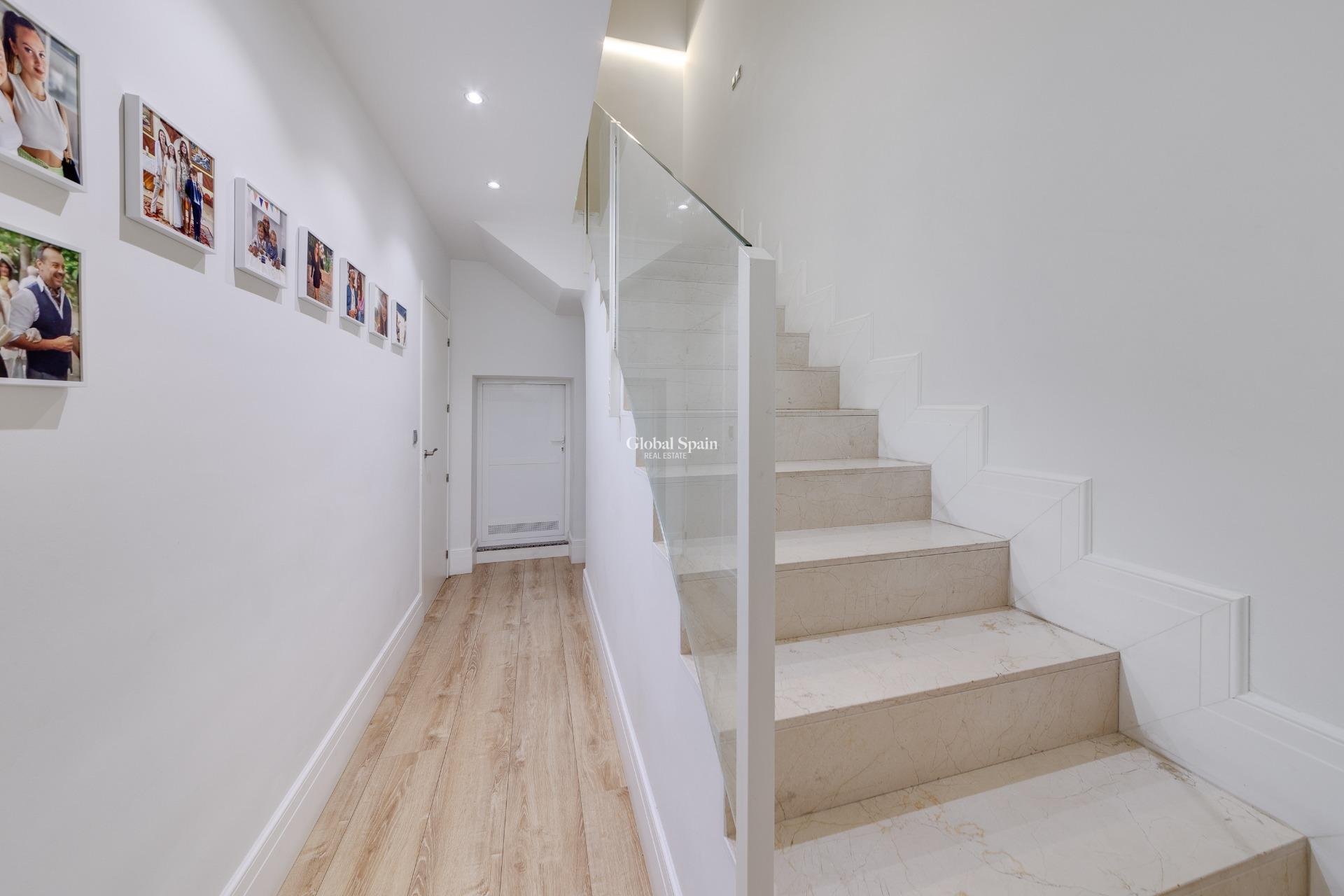 Wederverkoop - APPARTEMENT -
TORREVIEJA - Playa del Cura