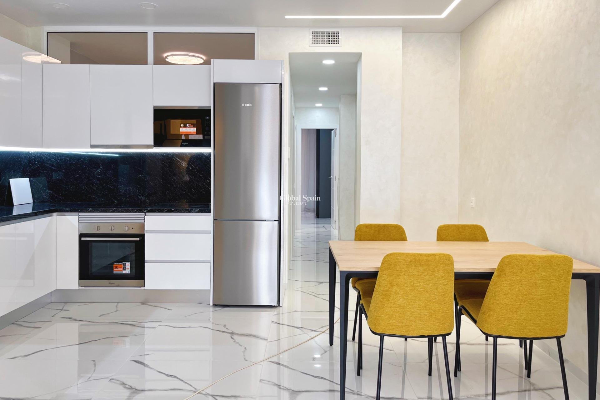 Wederverkoop - APPARTEMENT -
TORREVIEJA - Playa del Cura