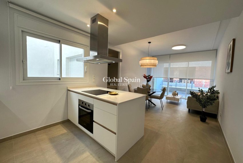 Wederverkoop - APPARTEMENT -
TORREVIEJA - Playa del Cura