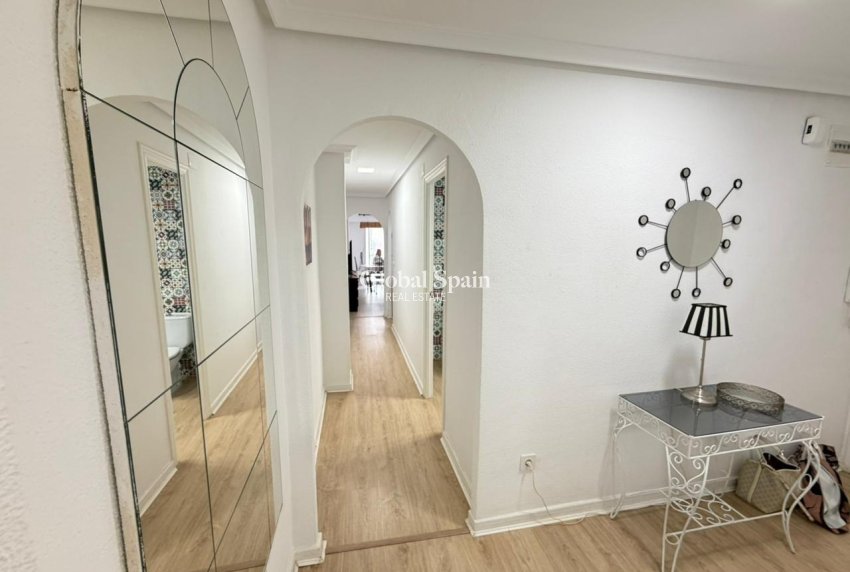 Wederverkoop - APPARTEMENT -
TORREVIEJA - Playa del Cura