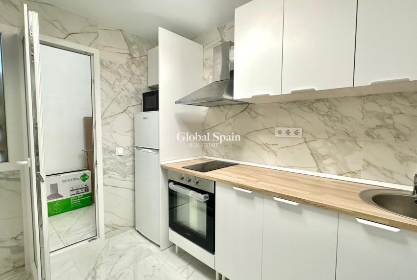 Wederverkoop - APPARTEMENT -
TORREVIEJA - Playa del Cura