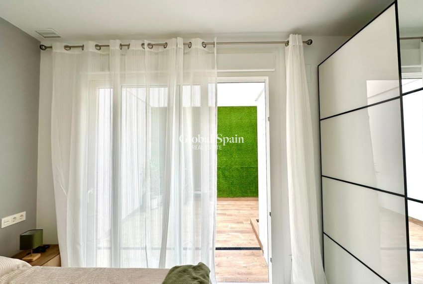 Wederverkoop - APPARTEMENT -
TORREVIEJA - Playa del Cura