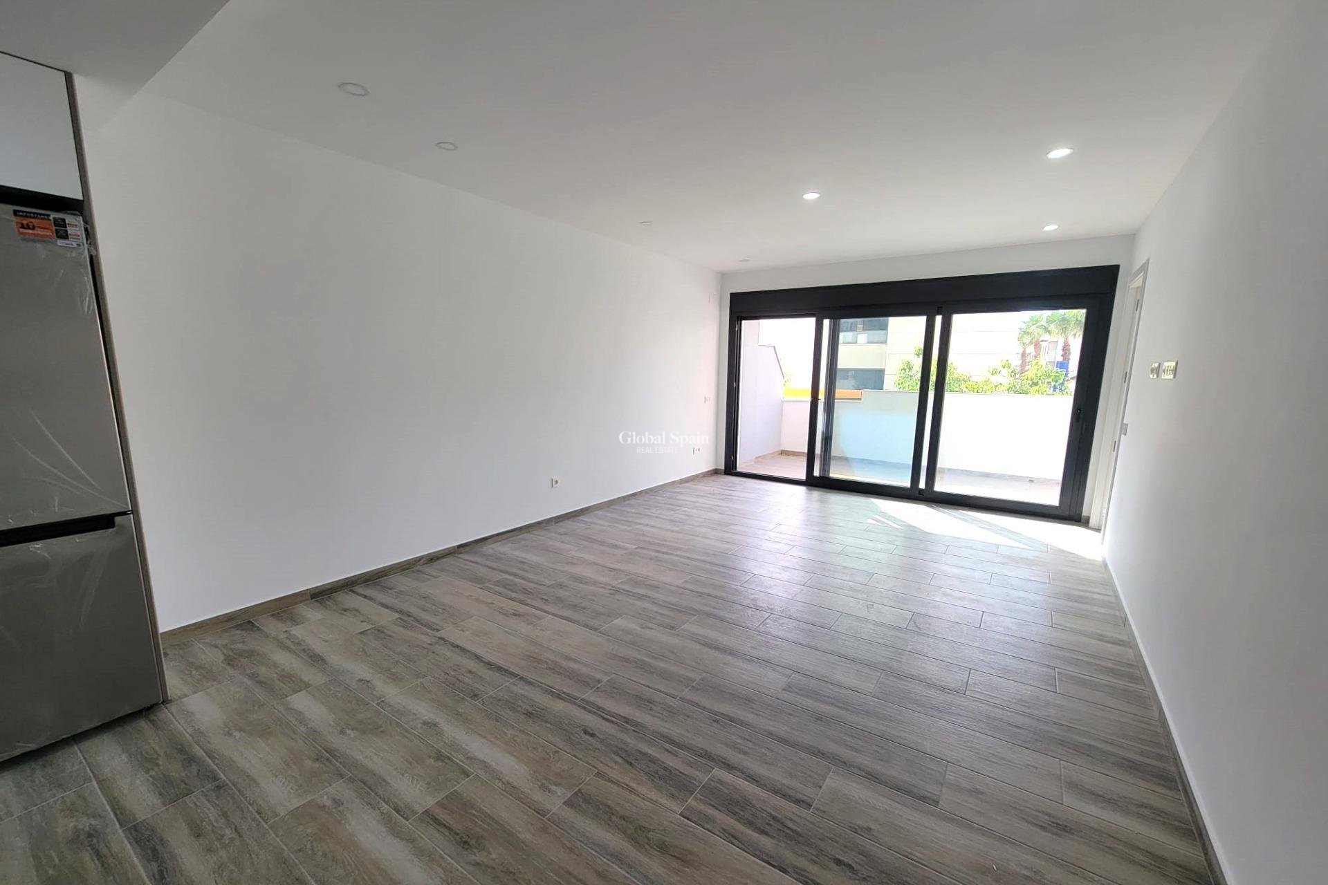 Wederverkoop - APPARTEMENT -
TORREVIEJA - Playa del Cura