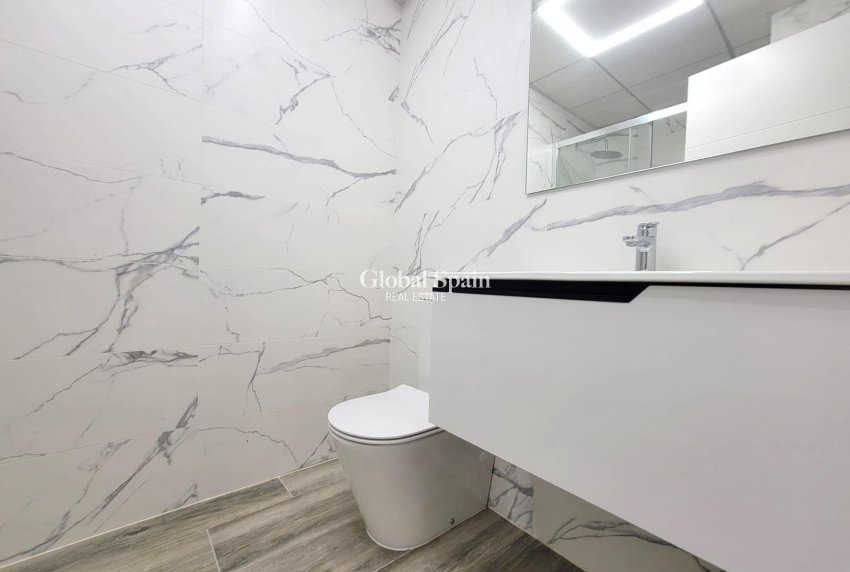 Wederverkoop - APPARTEMENT -
TORREVIEJA - Playa del Cura