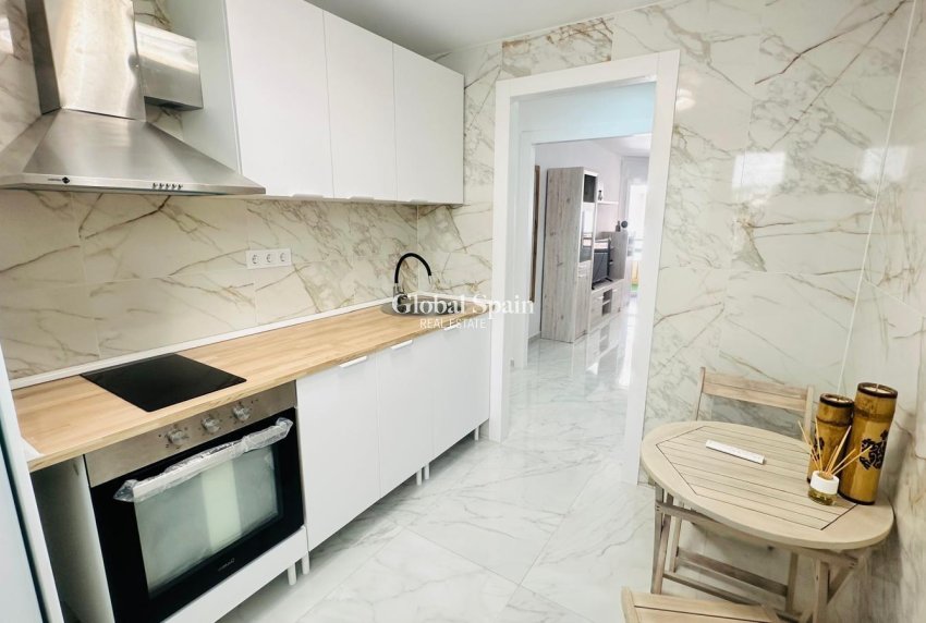 Wederverkoop - APPARTEMENT -
TORREVIEJA - Playa del Cura