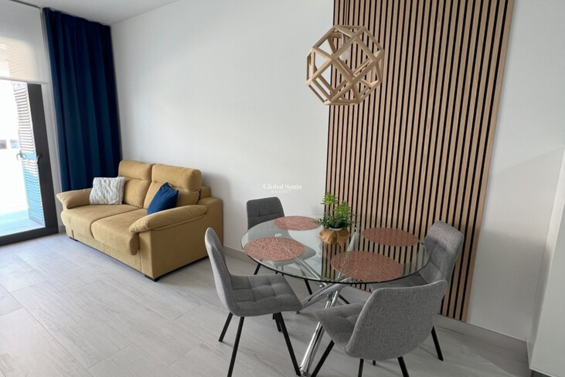 Wederverkoop - APPARTEMENT -
TORREVIEJA - Playa del Cura