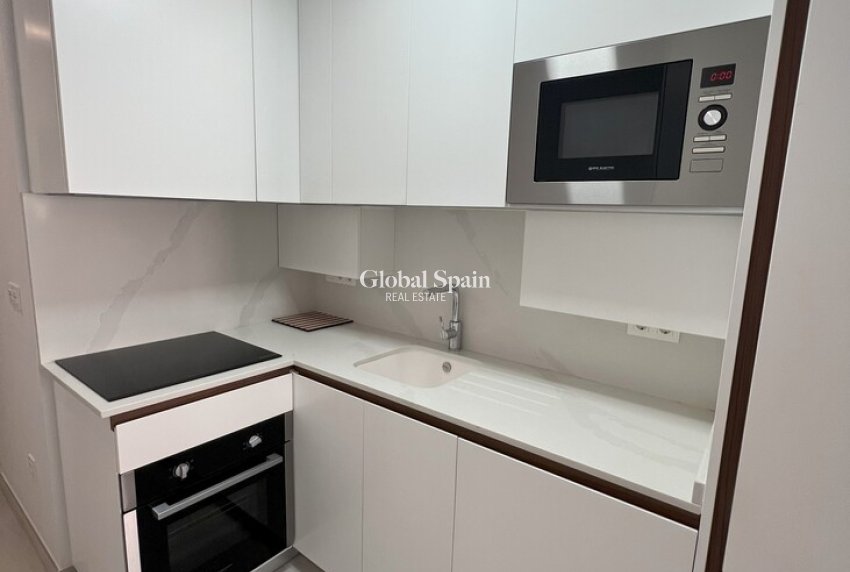 Wederverkoop - APPARTEMENT -
TORREVIEJA - Playa del Cura