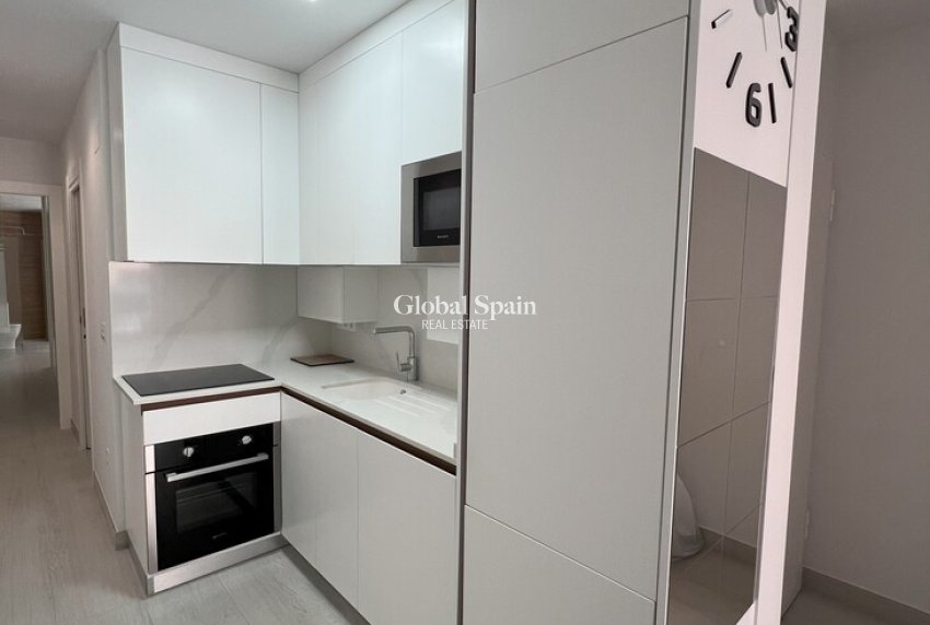 Wederverkoop - APPARTEMENT -
TORREVIEJA - Playa del Cura