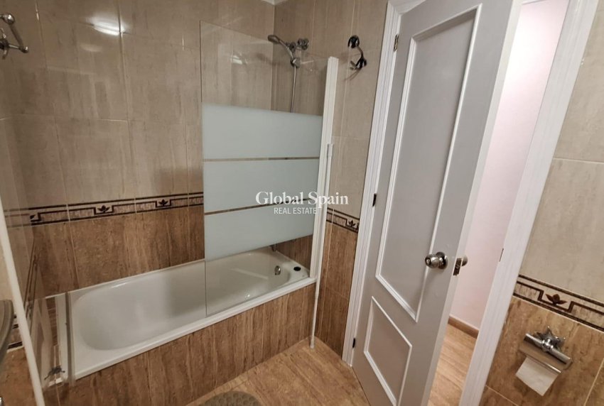 Wederverkoop - APPARTEMENT -
TORREVIEJA - Playa del Cura