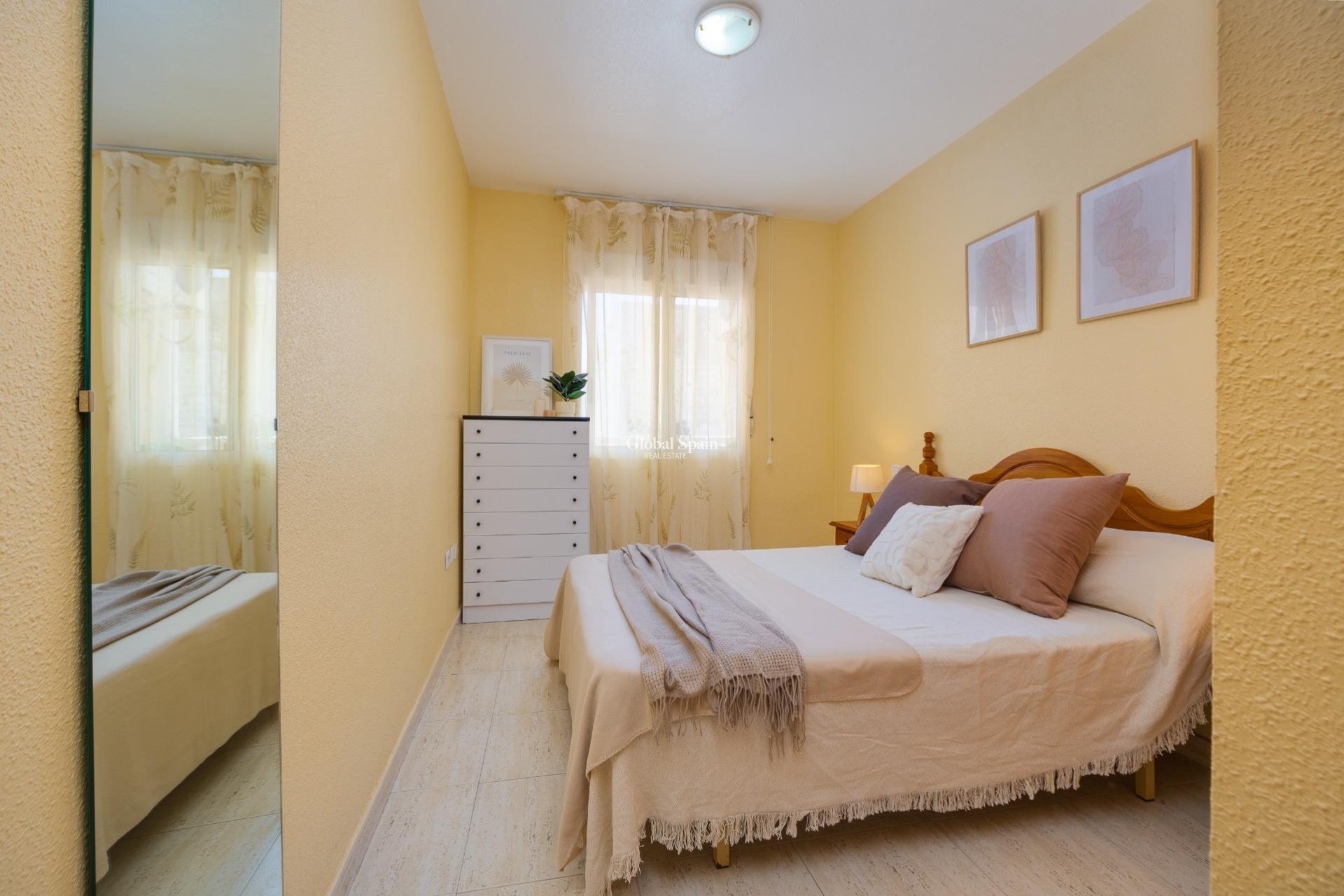 Wederverkoop - APPARTEMENT -
TORREVIEJA - Playa del Cura