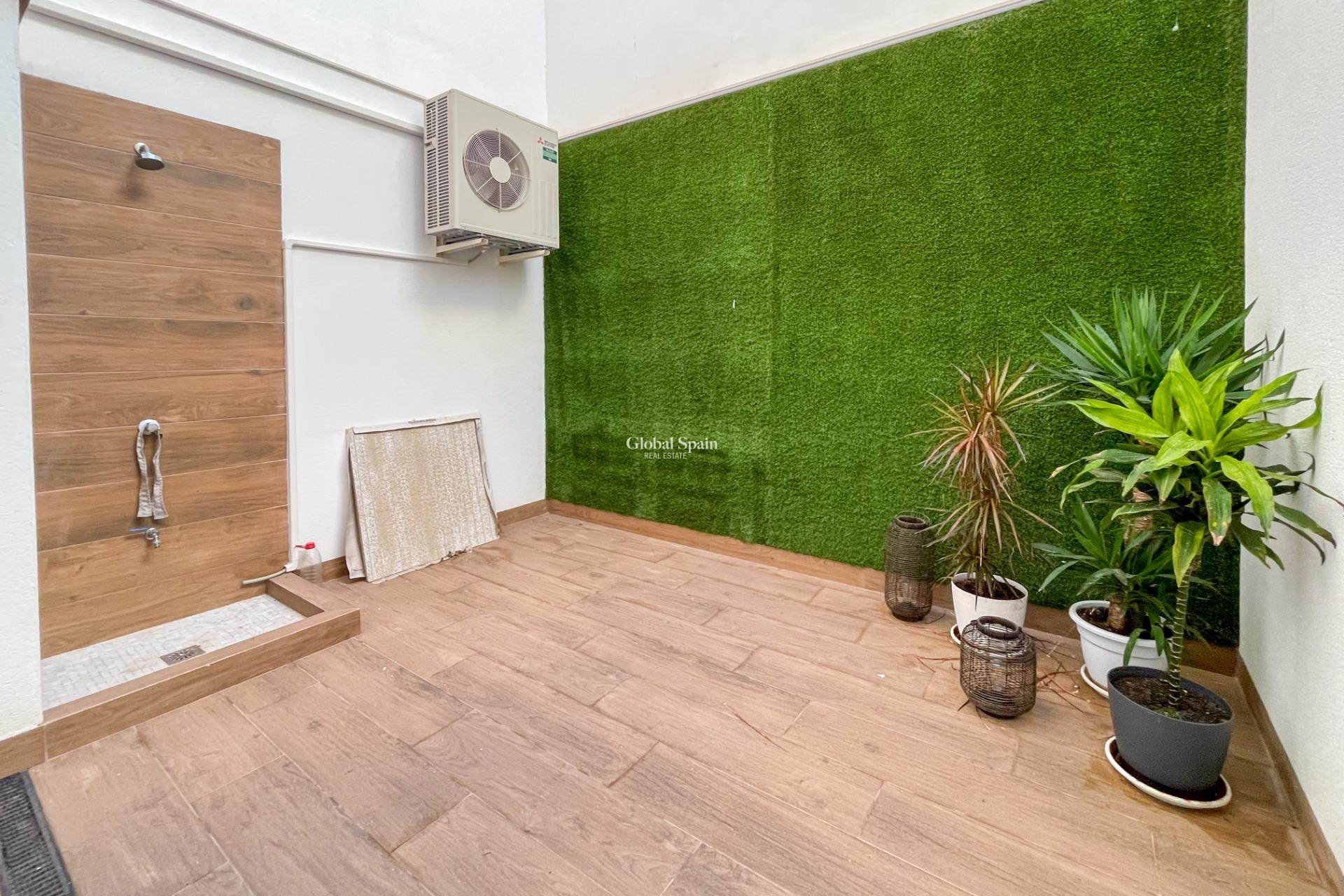 Wederverkoop - APPARTEMENT -
TORREVIEJA - Playa del Cura